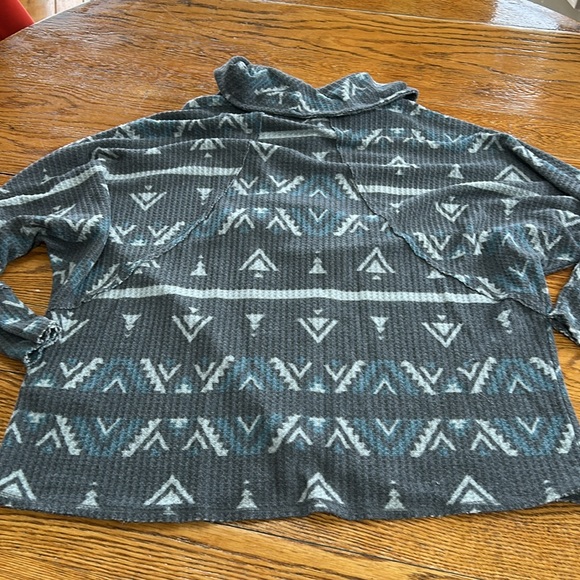 LulaRoe Aztec print top.  Waffle knit fabric. Good condition. Size Large. - Picture 9 of 11